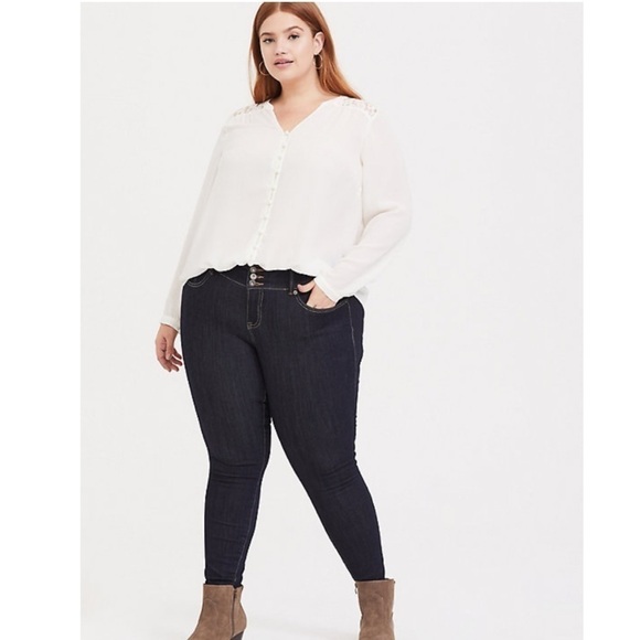 Torrid 5 HARPER GEORGETTE LACE BUTTON-LOOP BLOUSE - Picture 3 of 4